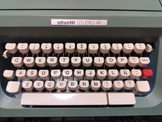 Máquina de escribir Olivetti Studio 46