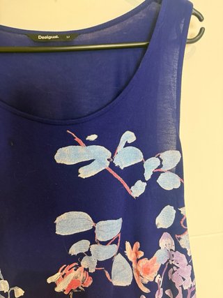 Top Desigual floral azul talla M