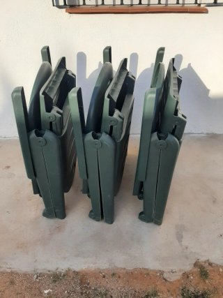 3 Tumbonas de plástico verdes con colchonetas