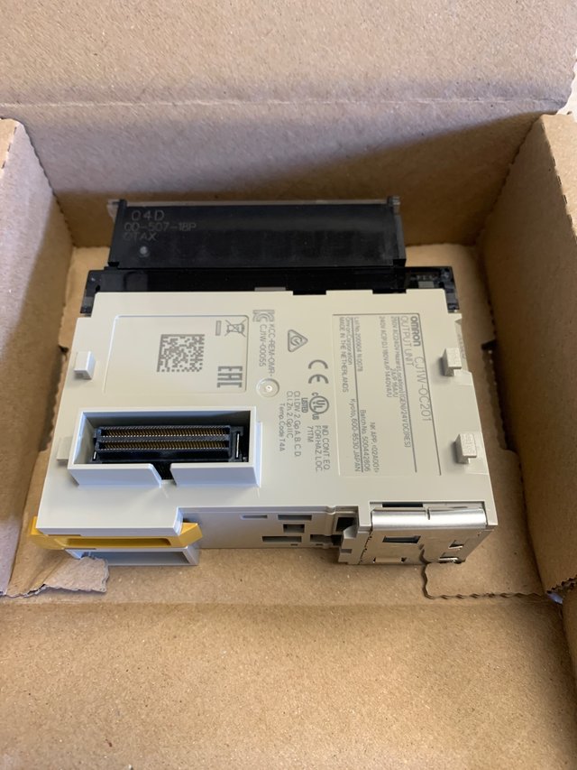 Omron CJ1W-OC201 Módulo Salida
