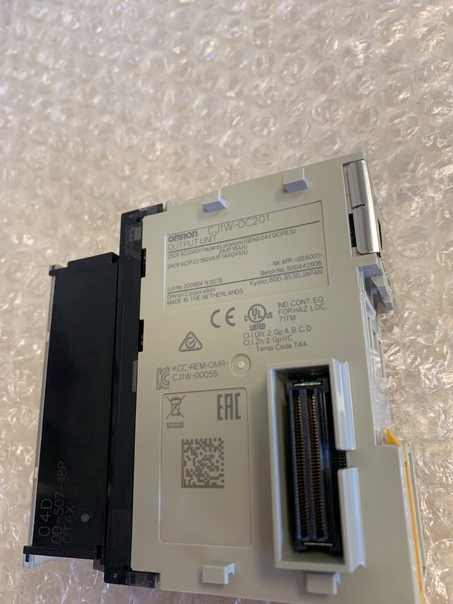 Omron CJ1W-OC201 Módulo Salida