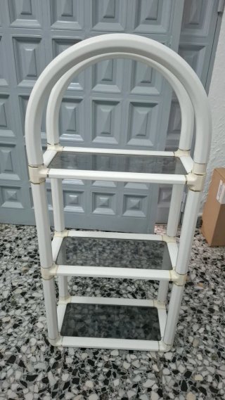 Repisa de baño blanca