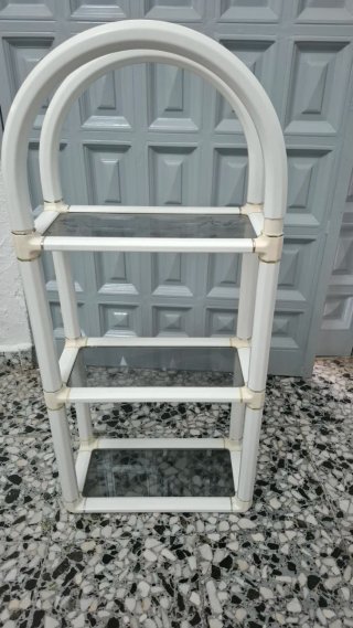 Repisa de baño blanca