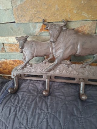 Perchero de forja con toros