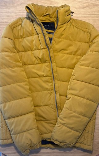 Chaqueta Zara Mostaza acolchada y capucha Talla L