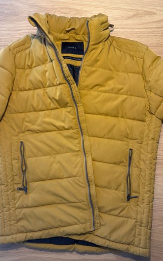Chaqueta Zara Mostaza acolchada y capucha Talla L