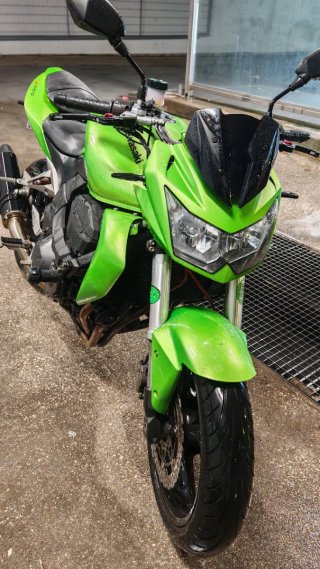 Kawasaki Z750 Verde y Negra