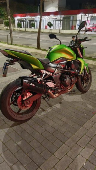 Kawasaki Z750 Verde y Negra