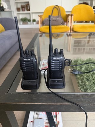 Walkie Talkies Baofeng con Base de Carga