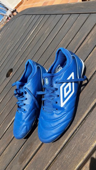 Botas de fútbol Umbro Tocco V Club azules (41)