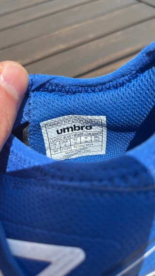Botas de fútbol Umbro Tocco V Club azules (41)