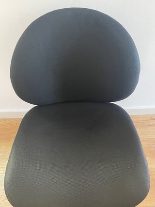 Silla de oficina ergonómica negra