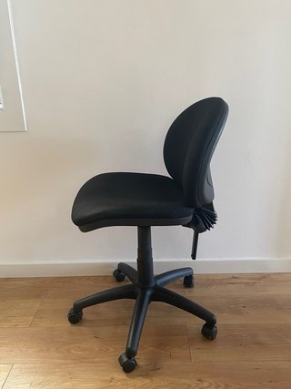 Silla de oficina ergonómica negra