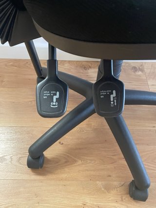 Silla de oficina ergonómica negra