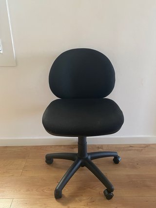 Silla de oficina ergonómica negra