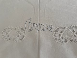 Sábana vintage con encaje blanco