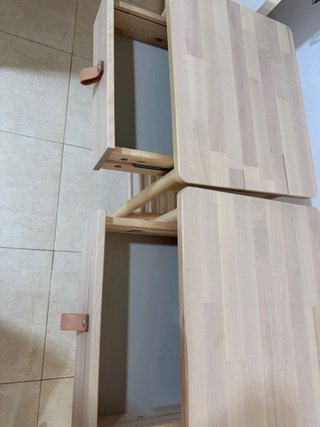 Mesitas de noche de madera y cuero BJÖRKSNÄS
