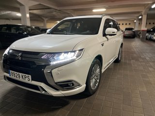 Mitsubishi Outlande 2.4 PHEV Kaiteki Auto 4WD