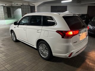 Mitsubishi Outlande 2.4 PHEV Kaiteki Auto 4WD