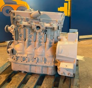 Motor Isuzu 4LE2