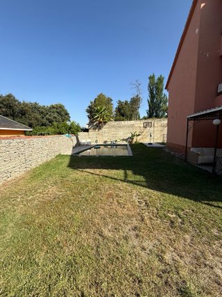 Alquiler Piscina + Jardín La Casa No se alquila!!