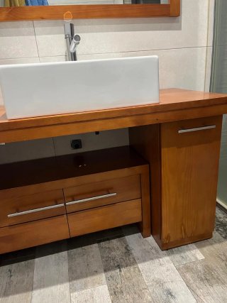 Mueble baño madera, espejo y lavabo