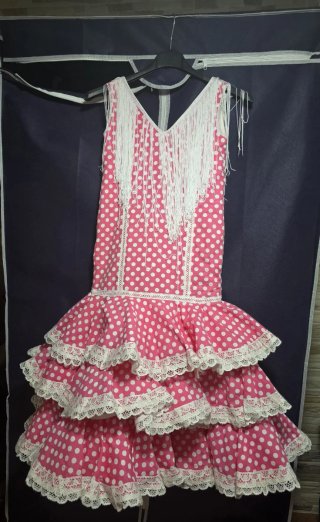 Traje de flamenca rosa y blanco