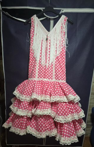 Traje de flamenca rosa y blanco