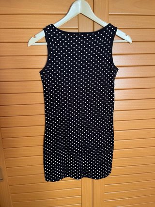 Vestido negro con topos blancos