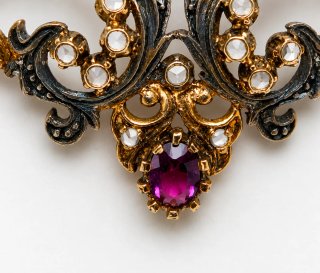 Antiguo broche de plata con diamantes y amatista