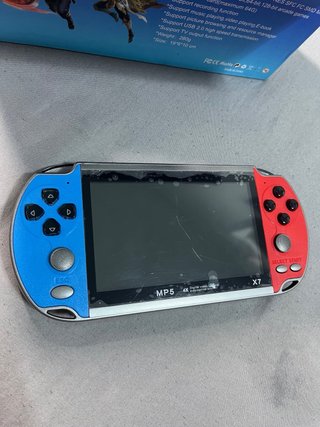 Consola MP5 azul y roja