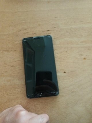2 móviles Huawei rotos