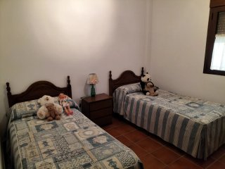 Dormitorio con 2 camas