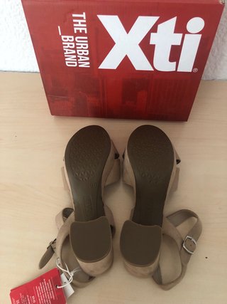 Sandalias Xti Plataforma Beige