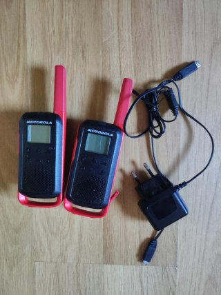 Walkies Motorola T62 (2 unidades) + Cargador