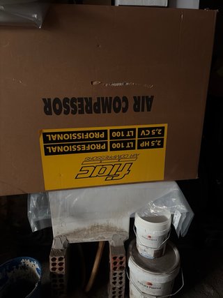 Comprensor de 100 litros en su caja original