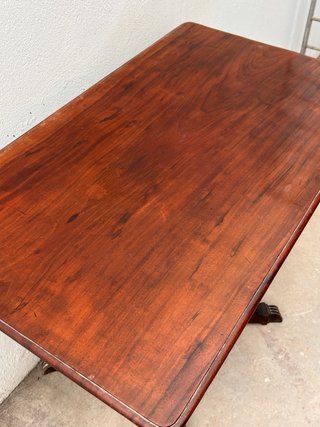 Mesita velador antigua de caoba