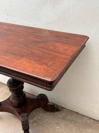 Mesita velador antigua de caoba