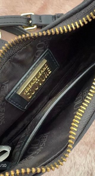 Bolso Versace Negro con Cadena Dorada