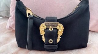 Bolso Versace Negro con Cadena Dorada