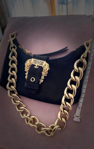 Bolso Versace Negro con Cadena Dorada