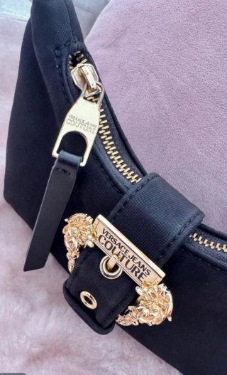 Bolso Versace Negro con Cadena Dorada