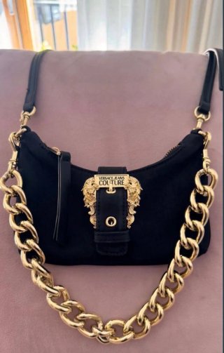 Bolso Versace Negro con Cadena Dorada