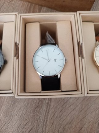 Reloj de hombre plateado y negro
