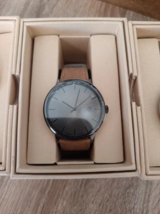 Reloj de caballero marrón y gris