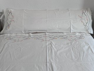 Juego de cama antiguo bordado
