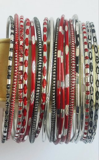 Set 2 bracciali + 3 orecchini