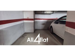 Garaje en venta en La Nova Esquerra de l'Eixample en Barcelona