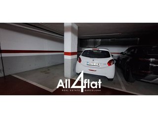 Garaje en venta en La Nova Esquerra de l'Eixample en Barcelona