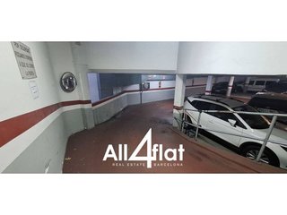 Garaje en venta en La Nova Esquerra de l'Eixample en Barcelona